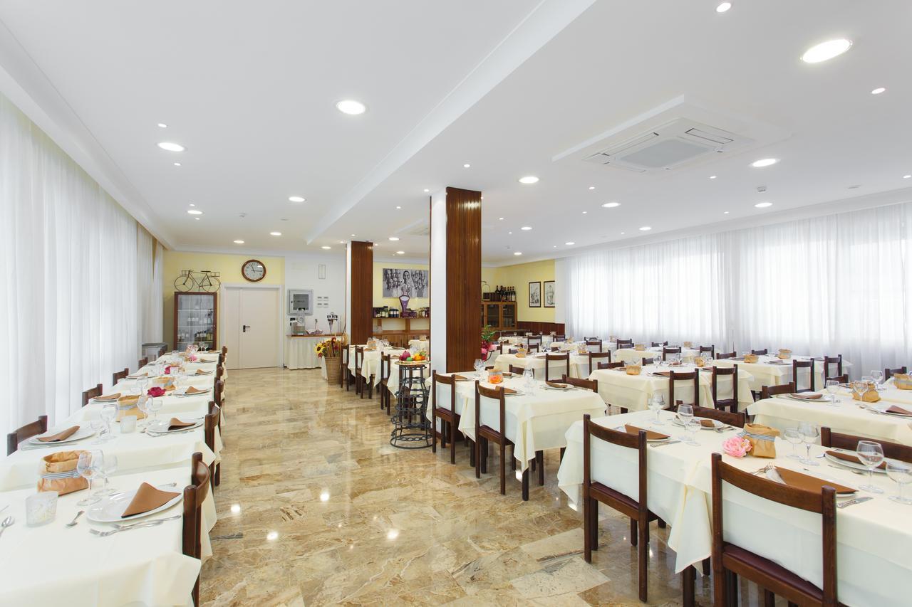 Hotel Du Lac Римини Экстерьер фото