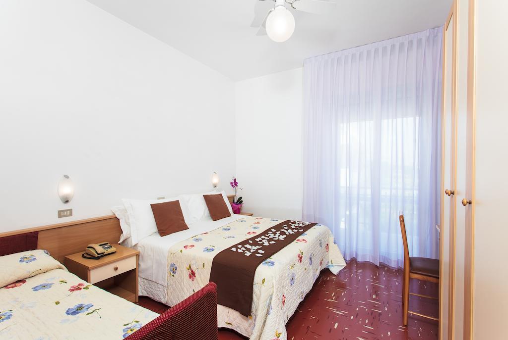 Hotel Du Lac Римини Номер фото